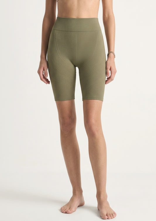 La serie Aura: pantaloncini modellanti cut-out