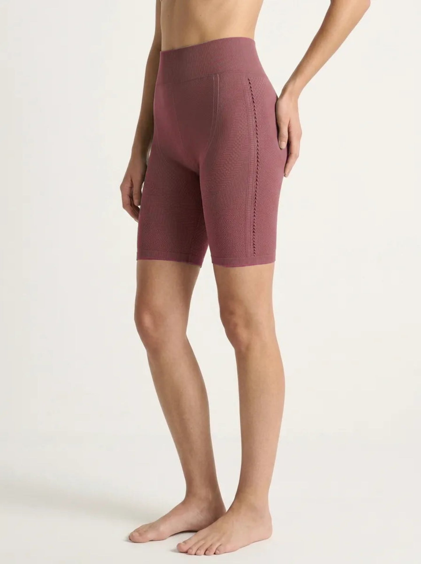 Die Aura Serie: Sculpting Shorts mit Cut-Outs