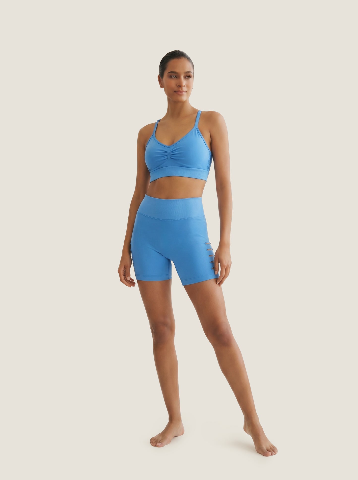 Die Aura Serie: Sculpting Shorts mit Cut-Outs