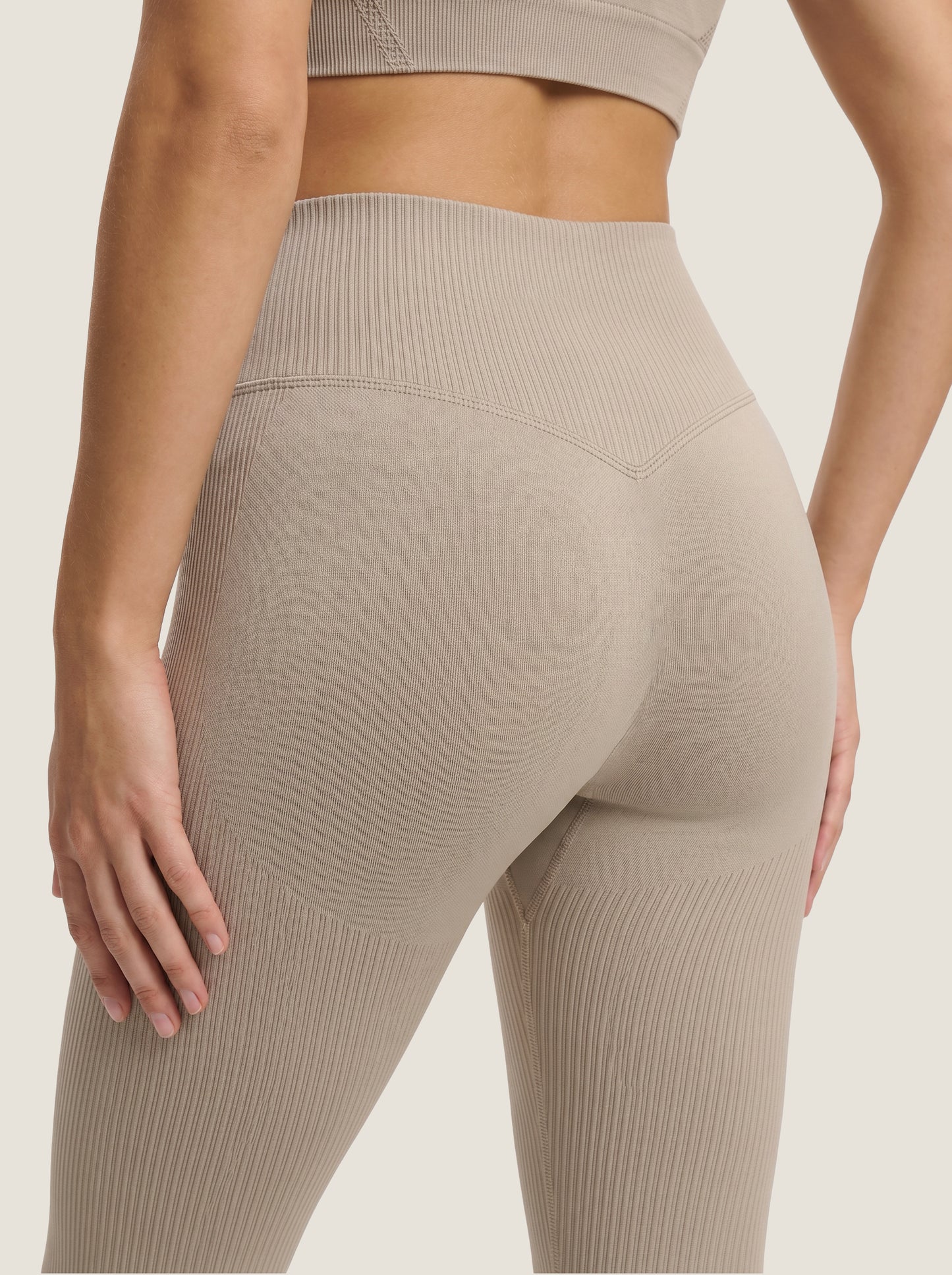 Die Aura Serie: Contour-Rib Leggings