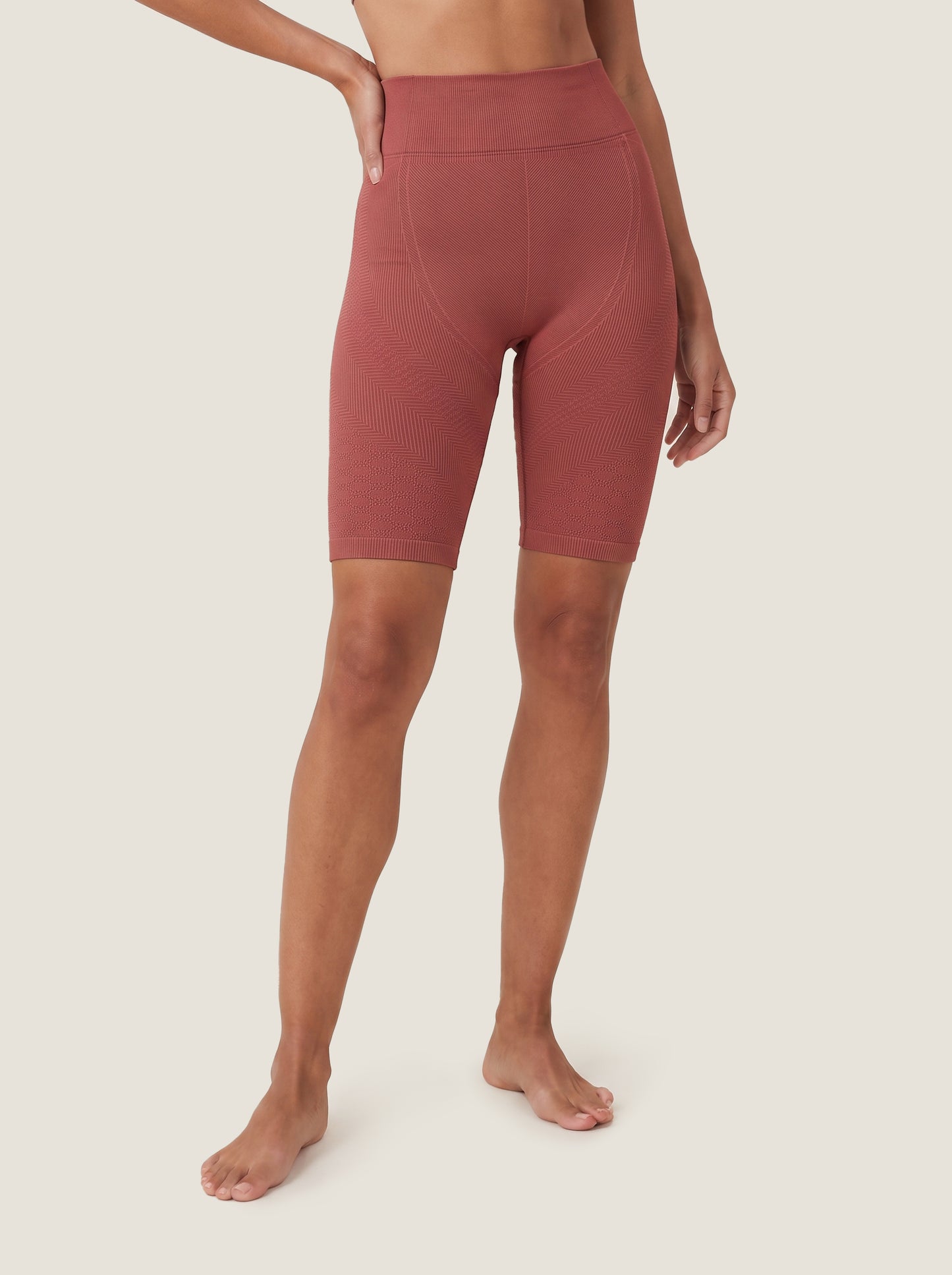 Die Aura Serie: Sculpting Shorts mit Cut-Outs