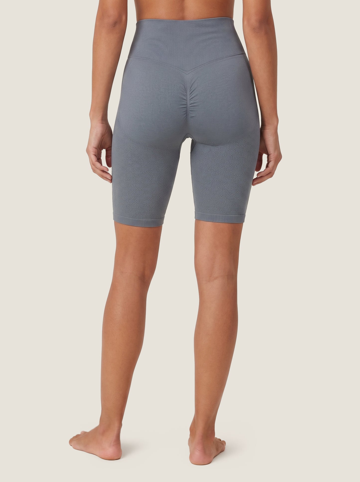 Die Aura Serie: Sculpting Shorts mit Cut-Outs