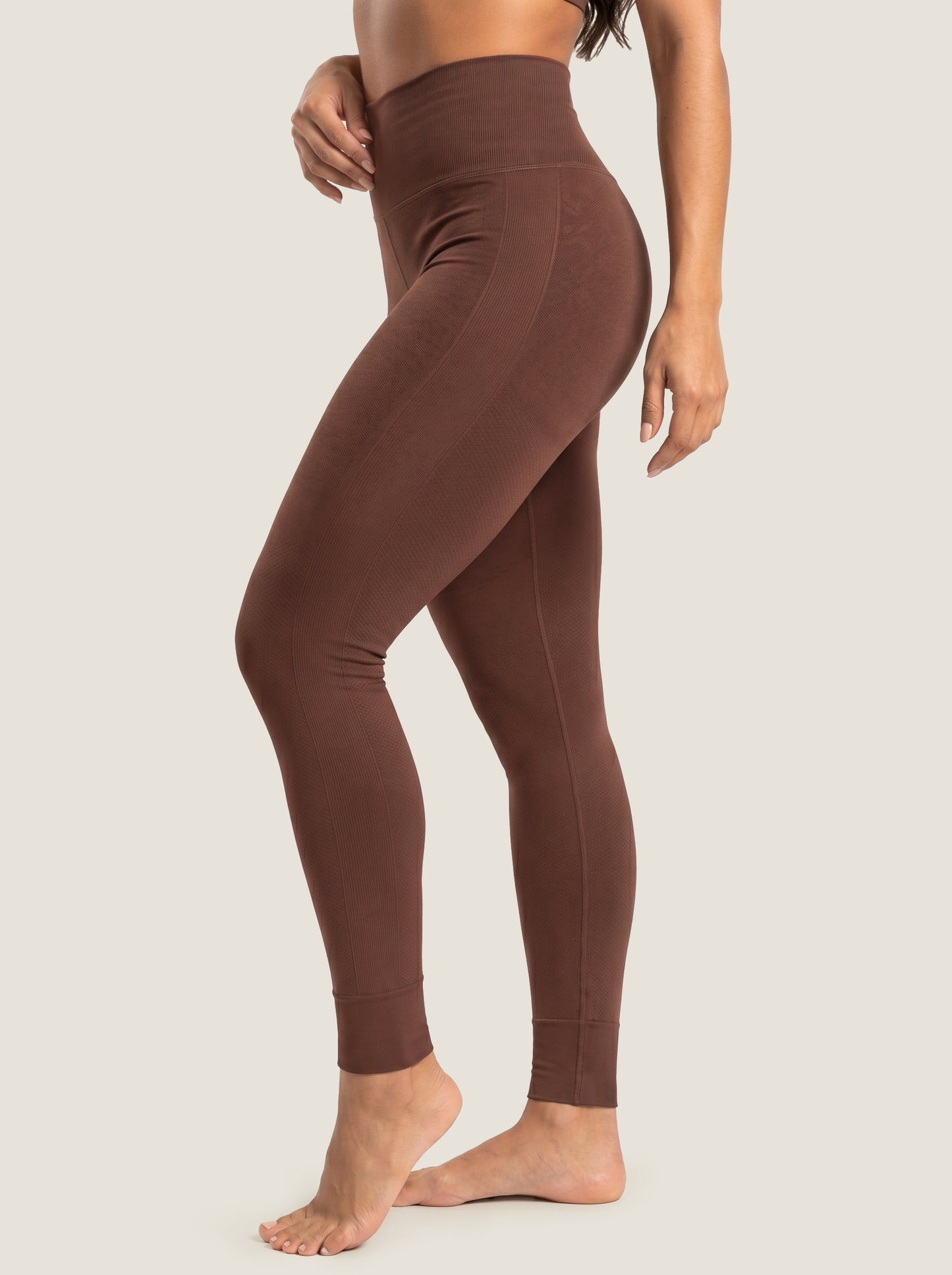 Contour Seamless Knit Leggings