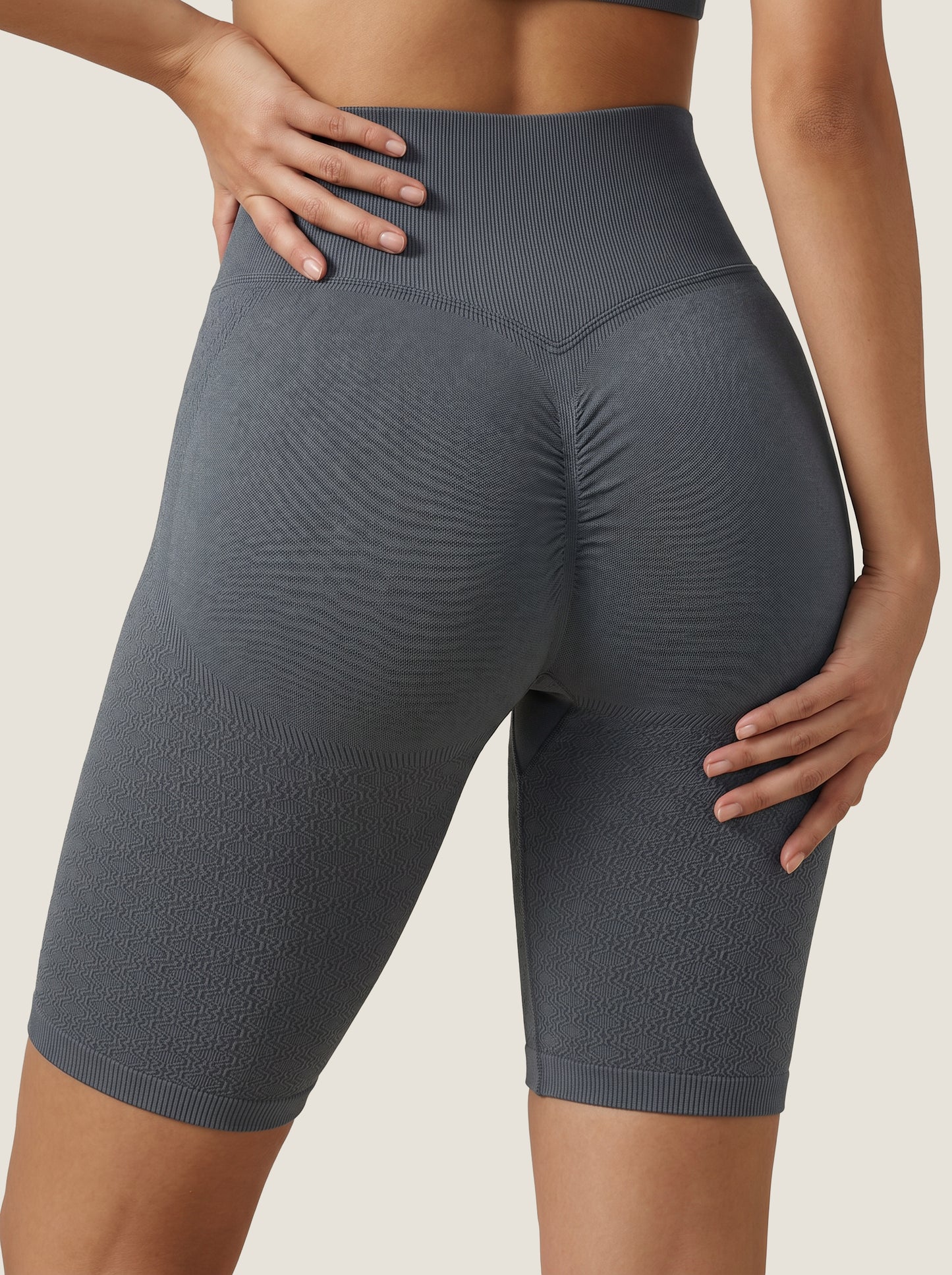 Die Aura Serie: Sculpting Shorts mit Cut-Outs
