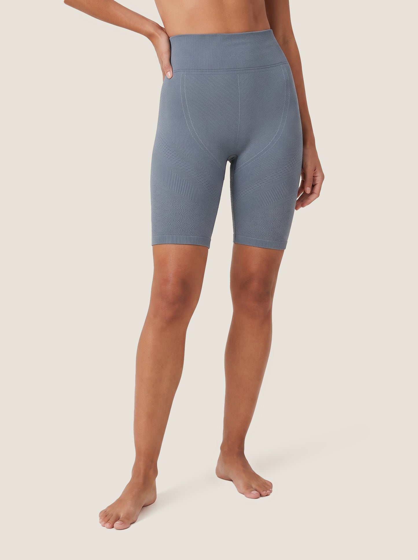 Die Aura Serie: Sculpting Shorts mit Cut-Outs