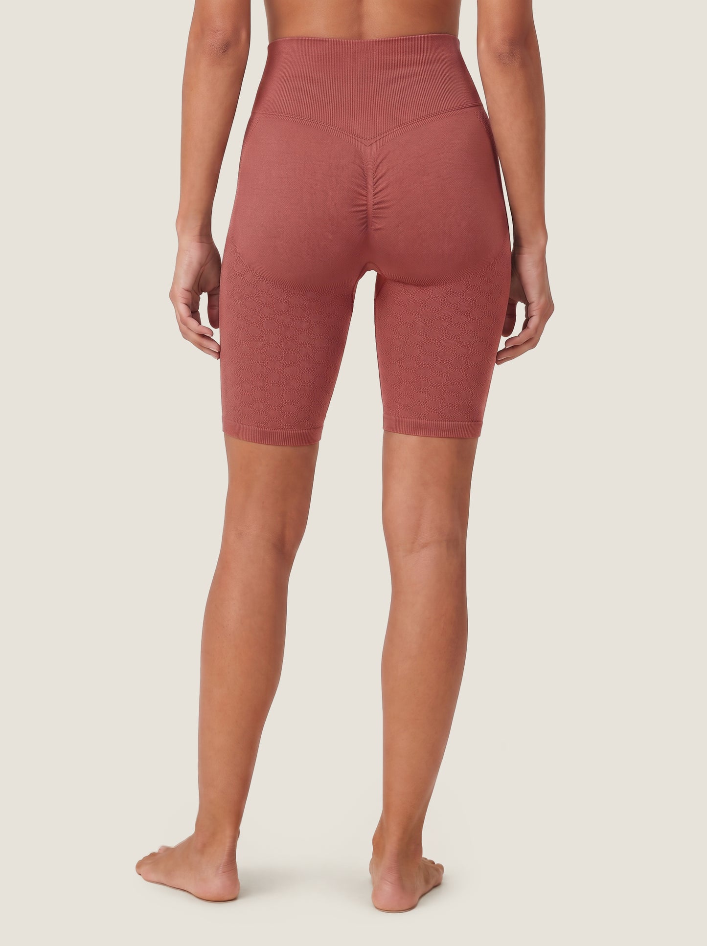 Die Aura Serie: Sculpting Shorts mit Cut-Outs