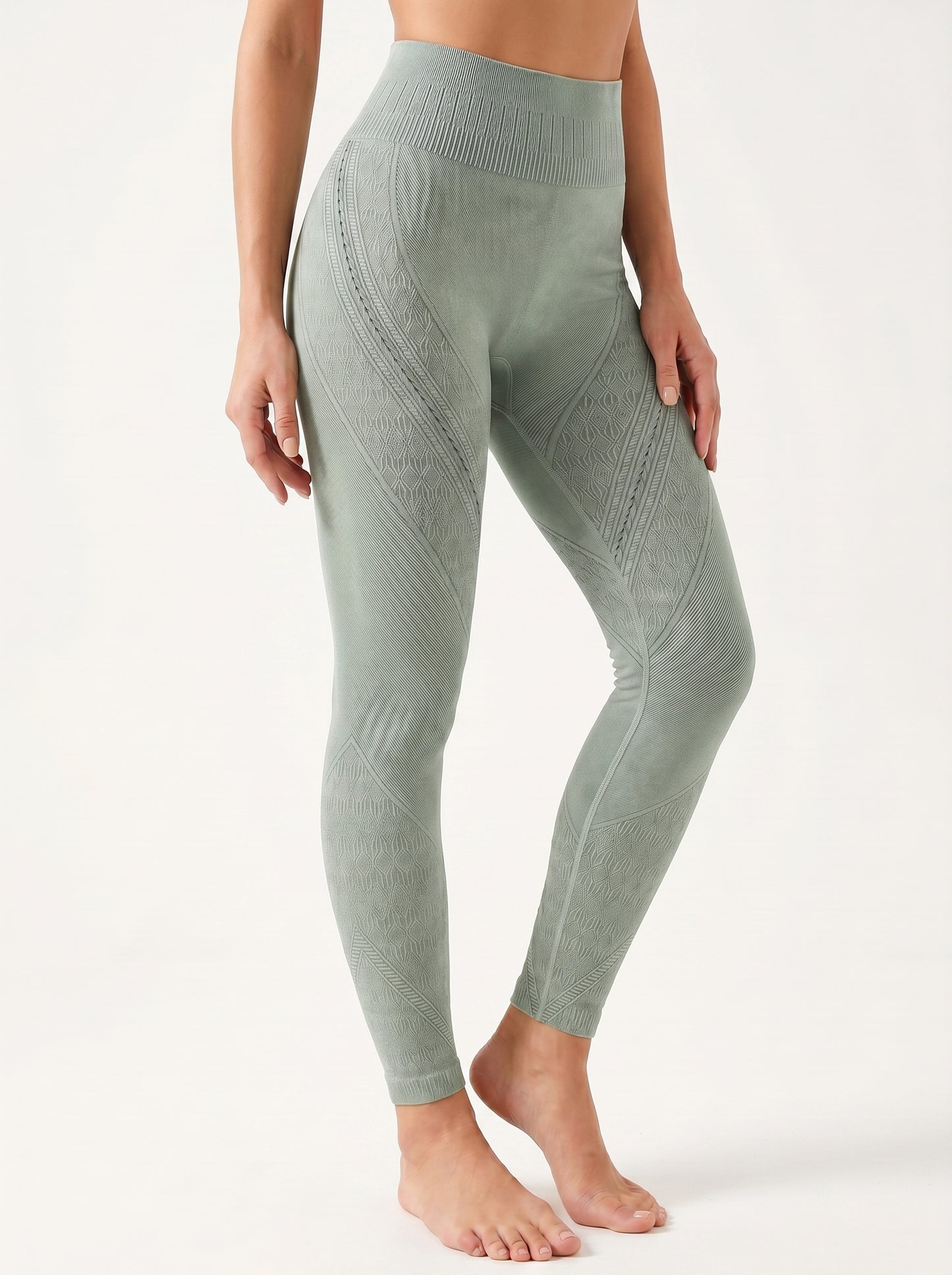 Hand-Braided Seamless Knit Set