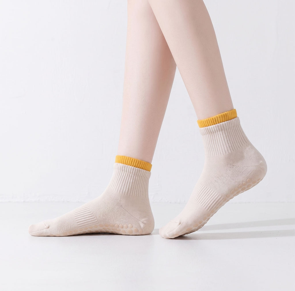 One Size Grip Yoga Ankle Socks