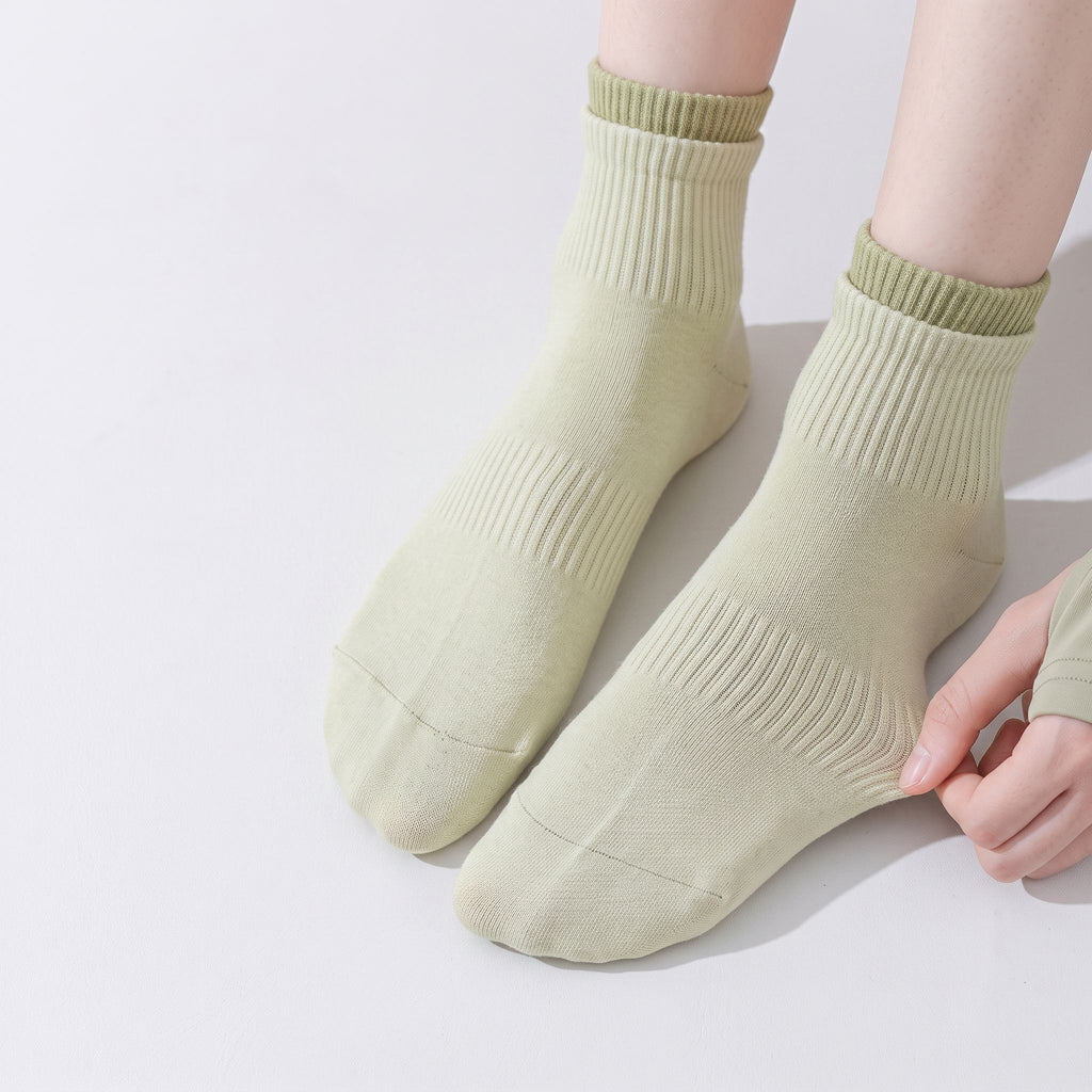 One Size Grip Yoga Ankle Socks